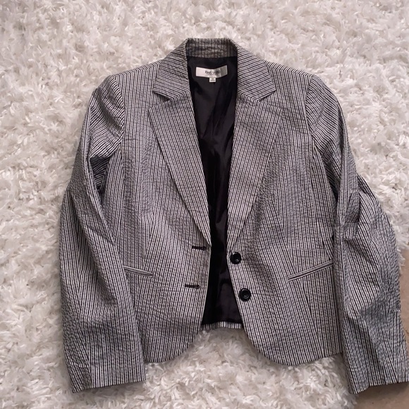 Blazer - Picture 2 of 2